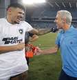 Luís Castro e Tiquinho Soares comemoram vitória sobre o Cuiabá.   Foto: Vítor Silva/Botafogo / Esporte News Mundo