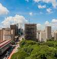Estúdio no edifício Baronesa de Arary tem vista para o Masp e para a copa das árvores do Parque Trianon  Foto: Airbnb/Reprodução / Viagem e Turismo