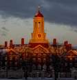 Dois casos diante da Suprema Corte alegam discriminação contra candidatos asiáticos e brancos nos programas de admissão da Universidade Harvard (na foto) e da Universidade da Carolina do Norte.  Foto: Rose Lincoln/Harvard University / BBC News Brasil