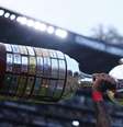 Taça da Conmebol Libertadores erguida pelo Flamengo em 2022 (Photo by Franklin Jacome/Getty Images)  Foto: Esporte News Mundo