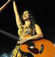 Paula Fernandes se apresentou com Taylor Swift em 2012 - Shutterstock  Foto: Famosos e Celebridades