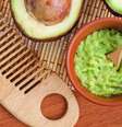 O abacate é um grande aliado para nutrir e recuperar fios ressecados -  Foto: Shutterstock / Alto Astral