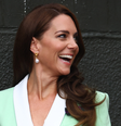 Após críticas, Kate Middleton volta a ostentar em look de R$ 23 mil e faz nova referência à sogra falecida, Lady Di.  Foto: Getty Images / Purepeople