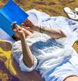 Férias é tempo de descansar ou dar um gás nos estudos? A resposta pode ser simples: os dois!  Foto: Canva/Guia do Estudante/Reprodução / Guia do Estudante