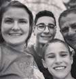 Ana Zimmerman e Gil Rocha com os filhos: 21 anos de casamento feliz  Foto: Reprodução