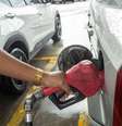 Preço da gasolina pode ter variação de até 49,04% nos postos da cidade de São Paulo, segundo pesquisa do Procon-SP  Foto: Daniel Teixeira/Estadão / Estadão