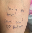 tatuagem com a seguinte frase: Você é a melhor. Amo você.  Foto: Foto:Reprodução tik-tok/@zlyah