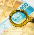 Golpistas pedem dinheiro para, supostamente, liberar algum valor que a vítima está aguardando pela Justiça  Foto: Reprodução/iStock/Rmcarvalho
