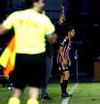 Pato faz sua reestreia com a camisa do São Paulo   Foto: Ruben Chiri / Esporte News Mundo