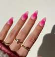 Blush nails –  Foto: Instagram / @phoebesummernails / Alto Astral