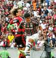 Cano e David Luiz  lutam pela bola no pegadíssimo Fla-Flu deste domingo –  Foto: Mailson Santana / Jogada10