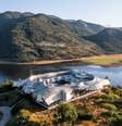 O traçado sinuoso da cobertura do hotel Vik foi inspirado nas montanhas e nos ventos do Vale do Cachapoal - e também nas linhas do arquiteto Frank Gehry  Foto: Robert Michael Poole/Divulgação / Viagem e Turismo