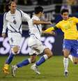 Ganso jogando com a camisa da Seleção Brasileira –  Foto: Fabrice Coffrini/AFP via Getty Images / Jogada10
