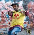 Negotinho rima fez do incômodo da pobreza e violência a força para fazer da casa de sua mãe um espaço cultural na favela   Foto: Matheus Oliveira/Agência Mural