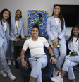 Jogadoras são recebidas com presentes em Brisbane  Foto: Thaís Magalhães/CBF