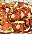 Linguiça calabresa com alho e cebola  Foto: Guia da Cozinha
