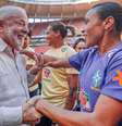 Lula cumprimenta Marta durante encontro no estádio Mané Garrincha  Foto: Ricardo Stuckert/PR
