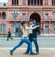 Turistando em frente à Casa Rosada: a maioria do brasileiros tem como destino a capital argentina  Foto: jcorifjr/Pixabay / Viagem e Turismo