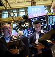 Operadores na bolsa de Nova York
15/11/2022. REUTERS/Brendan McDermid/File Photo  Foto: Reuters