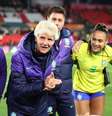 Pia Sundhage com o elenco antes da estreia da Copa do Mundo  Foto: Elsa/FIFA via Getty Images