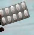 O paracetamol está entre os medicamentos isentos de prescrição mais vendidos em vários países — inclusive no Brasil  Foto: Getty Images / BBC News Brasil