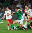 Niamh Fahey, Jessie Fleming e Jordyn Huitema disputando a bola em Canada x Irlanda – Paul Kane/Getty Images  Foto: Jogada10