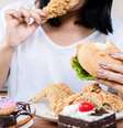 Compulsão alimentar fez influencer engordar 15kg; veja como combater o transtorno -  Foto: Shutterstock / Saúde em Dia