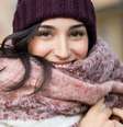 O cachecol ajuda a evitar incômodos causados pelo frio -  Foto: Shutterstock / Alto Astral