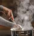 Cozinhar na água e no vapor pode parecer a mesma coisa, mas não é  Foto: iStock