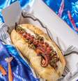 Choripolvo, do Notorious: um sanduíche com um tentáculo de polvo na chapa com chimichurri e aioli dentro da baguete francesa  Foto: Reprodução/Instagram/@notoriousfishbr