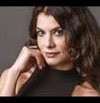 Alinne Moraes fará nova novela na Globo e viverá personagem LGBTQIAP+.  Foto: Reprodução, TV Globo / Purepeople
