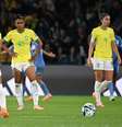 Jogadoras do Brasil lamentam segundo gol da França  Foto: Dan Peled / Reuters