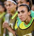Marta acompanha partida do Brasil contra França do banco  Foto: Justin Setterfield/Getty Images
