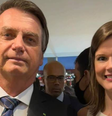 O ex-presidente Jair Bolsonaro (PL) ao lado de Marta Seillier  Foto: Reprodução/Facebook