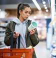 mulher no supermercado  Foto: iStock
