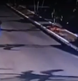 Homem agarra mulher e tenta tirar roupa dela no meio da rua  Foto: Reprodução/TV Globo