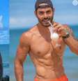Gusttavo Lima posta foto só de short e Rodolffo comenta problema em comum.  Foto: Reprodução, Instagram / Purepeople