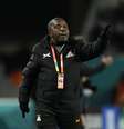 O técnico Bruce Mwape já tinha denúncias por abuso sexual  Foto: NurPhoto / Colaborador