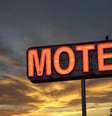 Após morte de idoso em motel, acompanhante alega ser casada e foge pulando muro  Foto: Getty Images