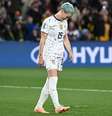 Rapinoe sorri após perder pênalti  Foto: AFP