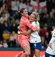 Jogadoras da Inglaterra comemoram classificação para as quartas de final   Foto: Dan Peled / Reuters