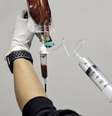 O ozônio medicinal costuma ser aplicado no sangue, na pele, nas articulações, nos músculos e no ânus, entre outros  Foto: Getty Images / BBC News Brasil