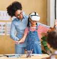 Formar docentes para o uso da tecnologia deve ser parte de uma ampla estratégia nacional, em colaboração com as redes de ensino  Foto: iStock