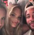 Neymar posa com modelos gringas  Foto: @instagram