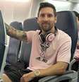 Messi viraliza com foto em voo em classe econômica nos EUA  Foto: instagram/@leomessi