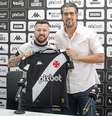 Rossi já está apresentado e regularizado no Vasco –  Foto: Matheus Lima/Vasco / Jogada10