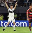 Facundo Brera comemorando o gol que eliminou o Flamengo   Foto: NORBERTO DUARTE/AFP via Getty Images / Esporte News Mundo