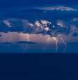 Os estudos sobre a origem da vida na Terra fascinam os cientistas há muito tempo, mas será que podemos recriar as condições que a geraram?  Foto: Getty Images / BBC News Brasil