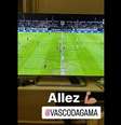 Post de Payet em frente à TV de olho no jogo do Vasco –  Foto: Reprodução Instagram / Jogada10