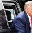 "Por que não indiciaram 2,5 anos atrás? Porque queriam que fosse bem no meio da minha campanha política. Caça às Bruxas!", queixa-se Trump na Truth Social  Foto: DW / Deutsche Welle